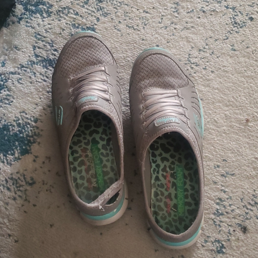 Skechers air cooled memory foam sz 8